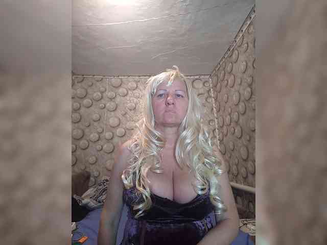 FameLara webcam