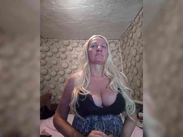 FameLara webcam