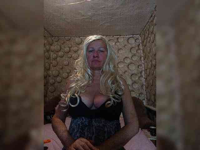 FameLara webcam