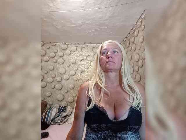 FameLara webcam