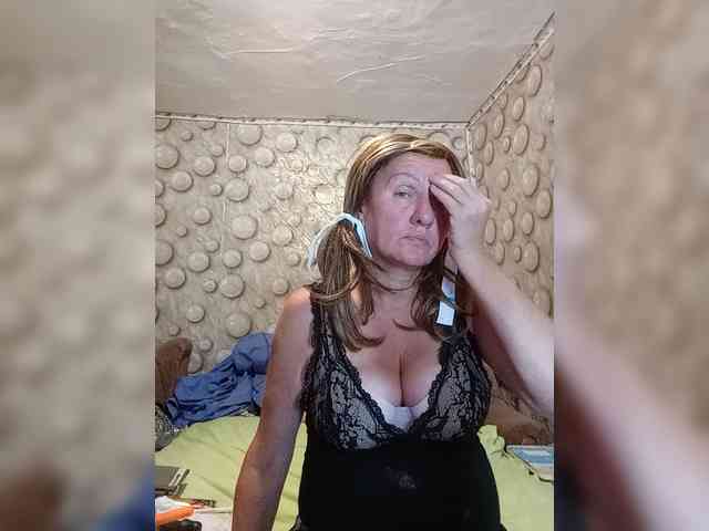 FameLara webcam