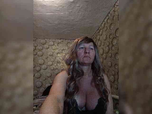 FameLara webcam