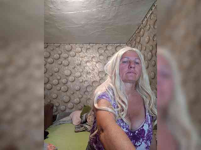 FameLara webcam