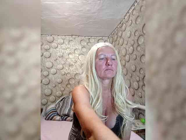 FameLara webcam
