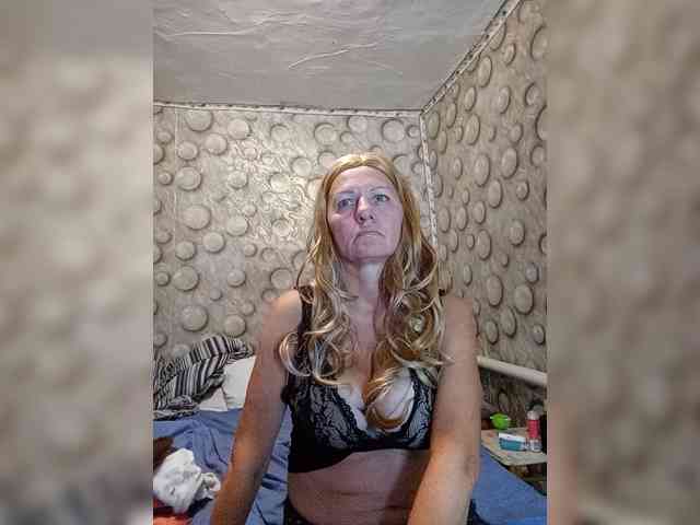 FameLara webcam