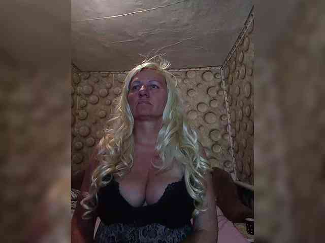 FameLara webcam