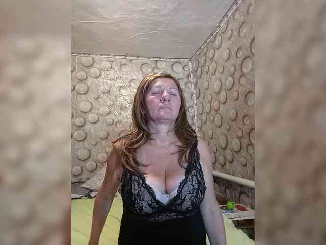 FameLara webcam