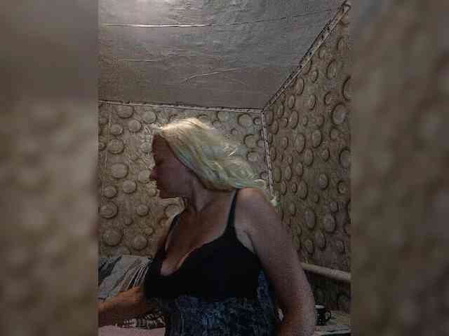FameLara webcam
