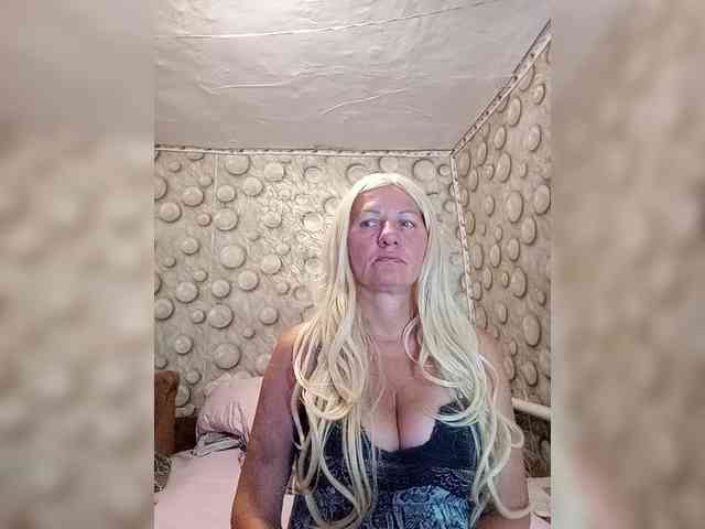 FameLara webcam