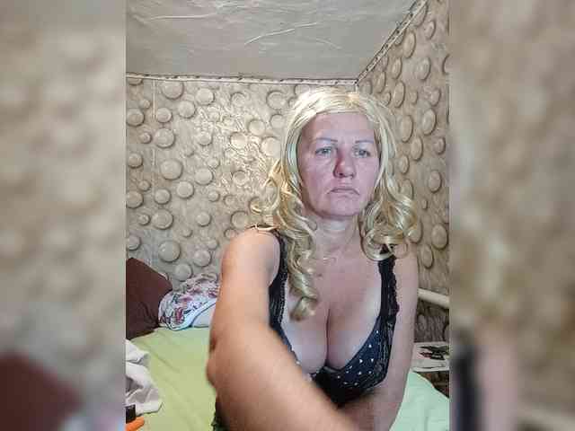FameLara webcam