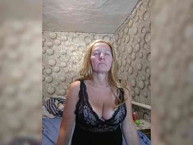 FameLara webcam