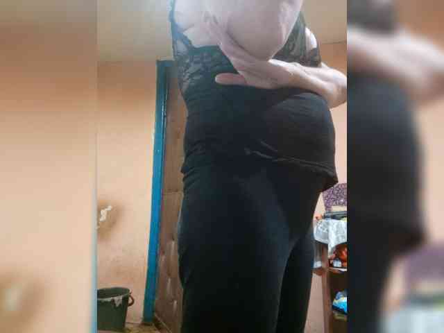 FameLara webcam
