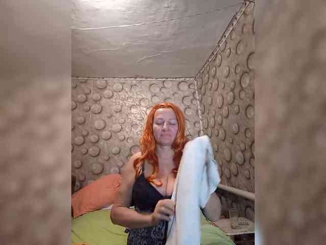 FameLara webcam
