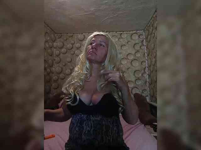 FameLara webcam