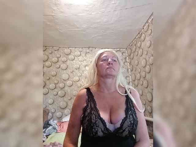 FameLara webcam