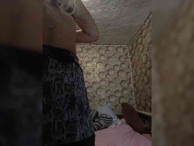 FameLara webcam