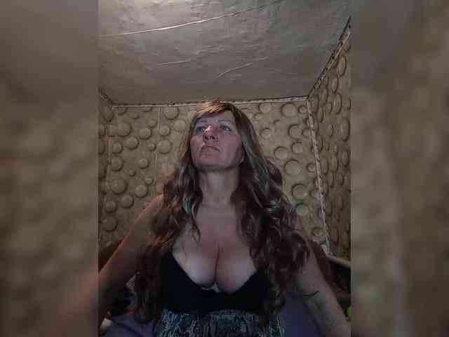 FameLara webcam
