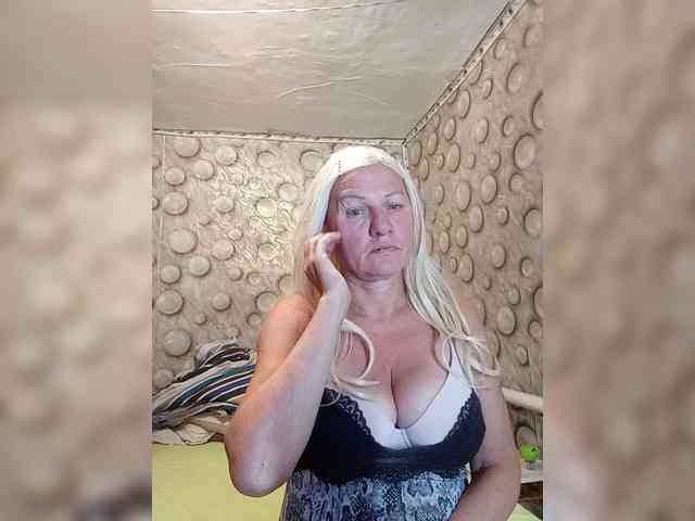 FameLara webcam