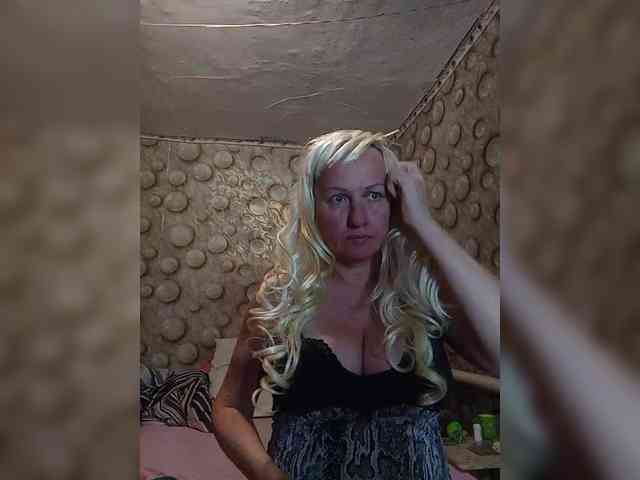 FameLara webcam