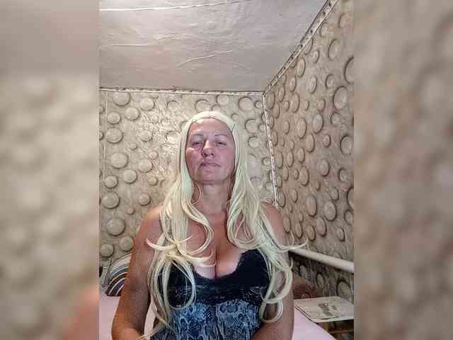 FameLara webcam