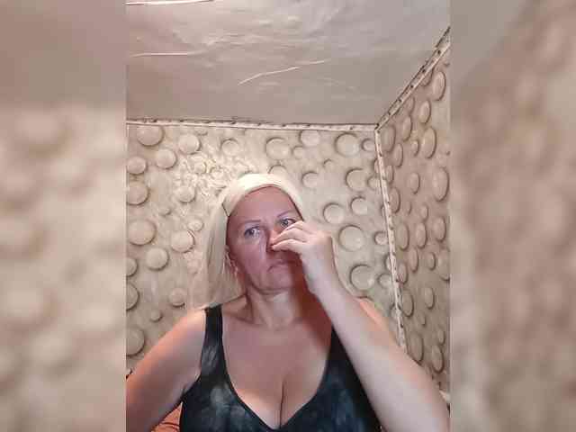 FameLara webcam