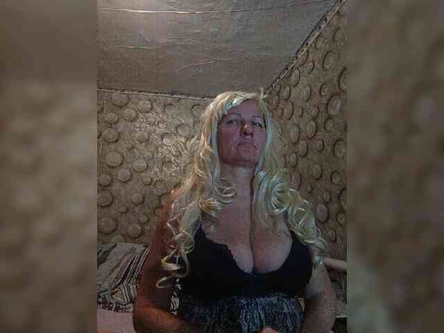 FameLara webcam