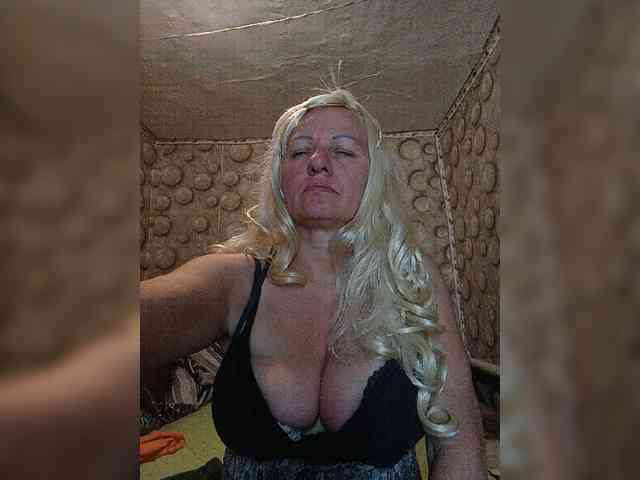 FameLara webcam