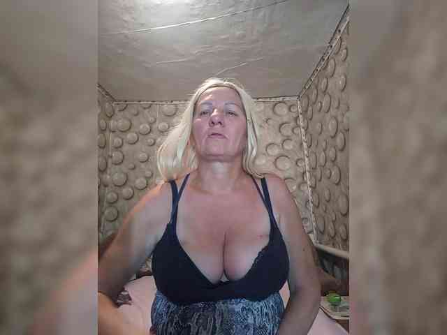 FameLara webcam
