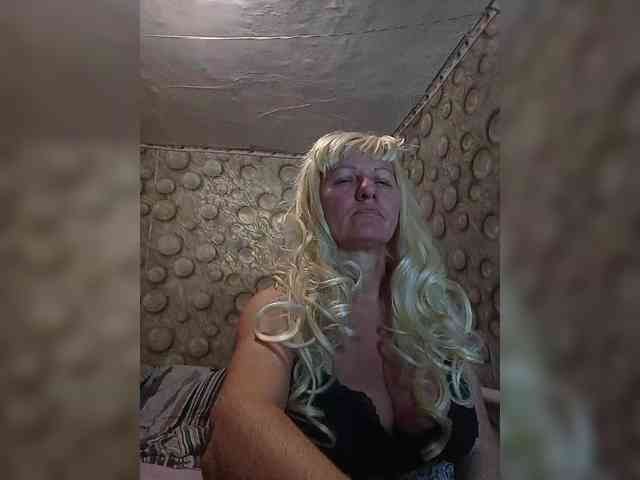 FameLara webcam