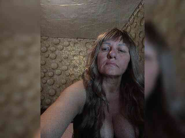 FameLara webcam
