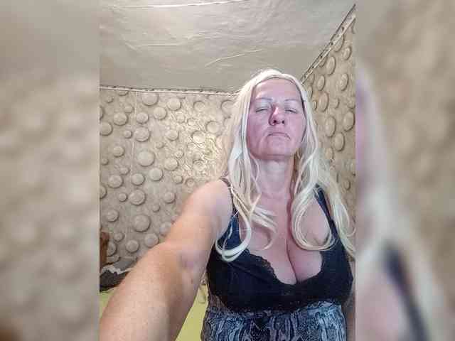 FameLara webcam