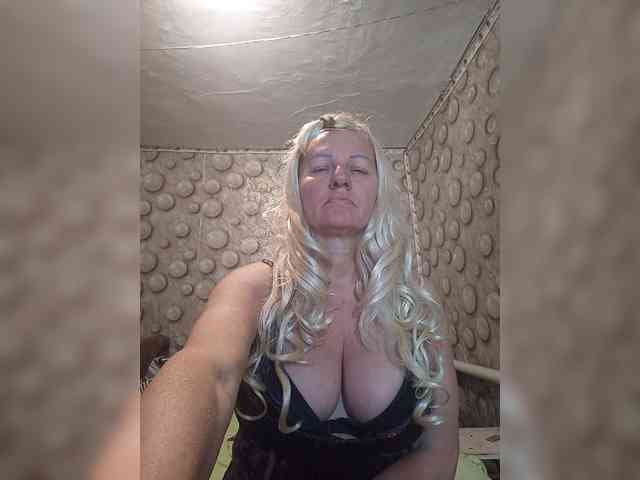 FameLara webcam