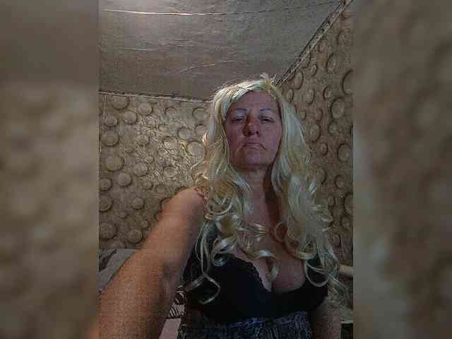 FameLara webcam