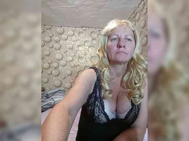 FameLara webcam