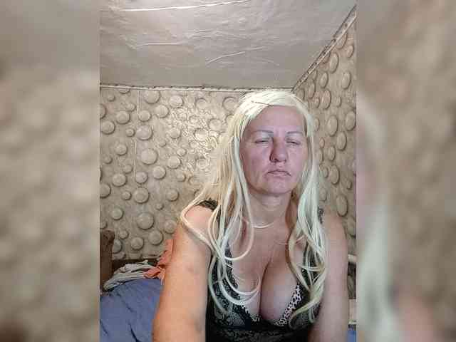 FameLara webcam