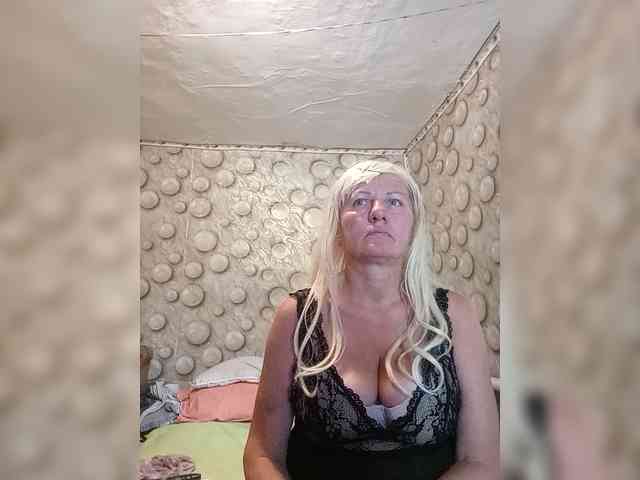 FameLara webcam