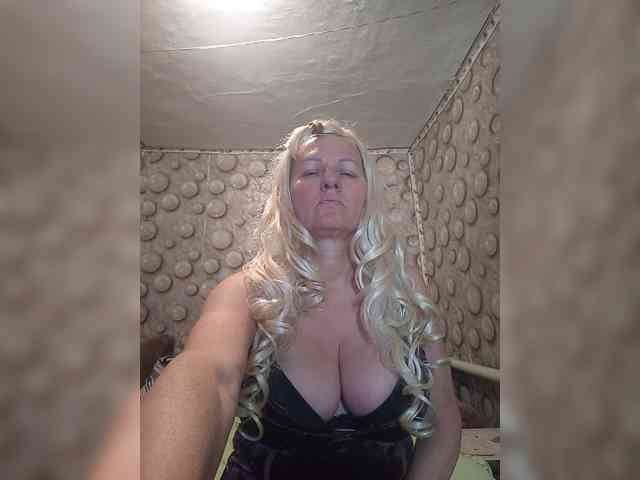 FameLara webcam