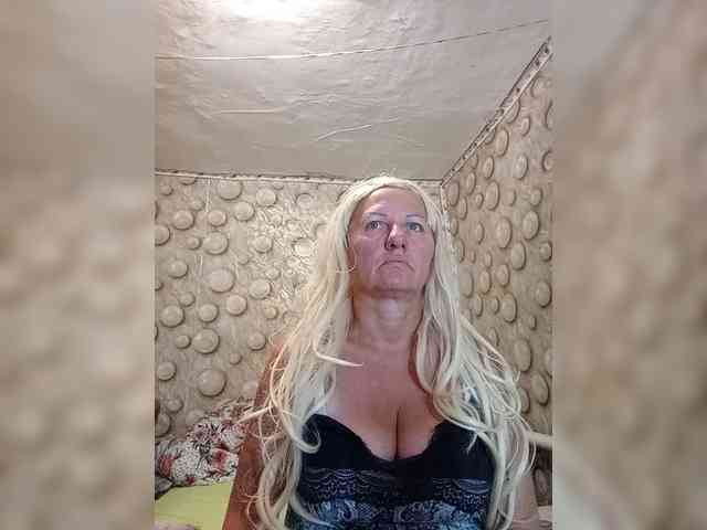 FameLara webcam