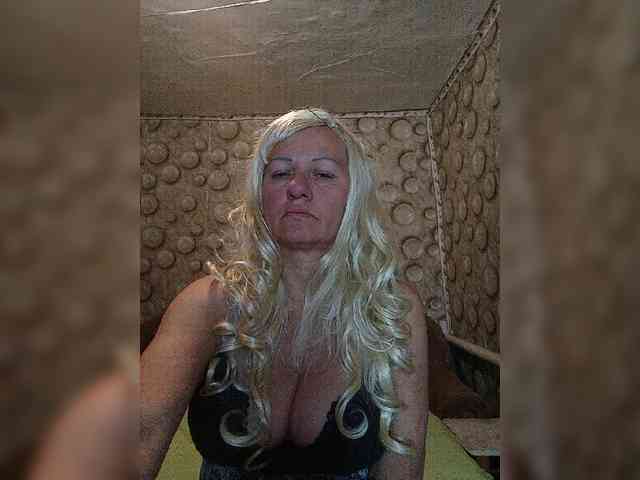 FameLara webcam
