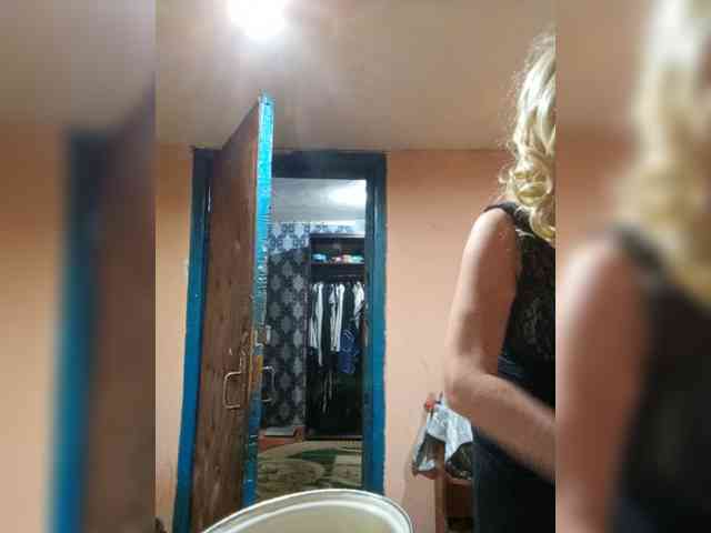 FameLara webcam