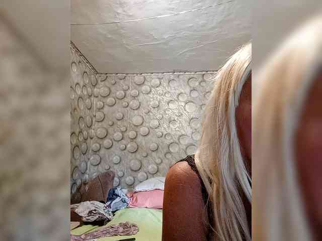 FameLara webcam