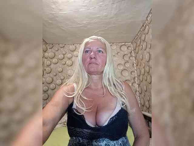 FameLara webcam