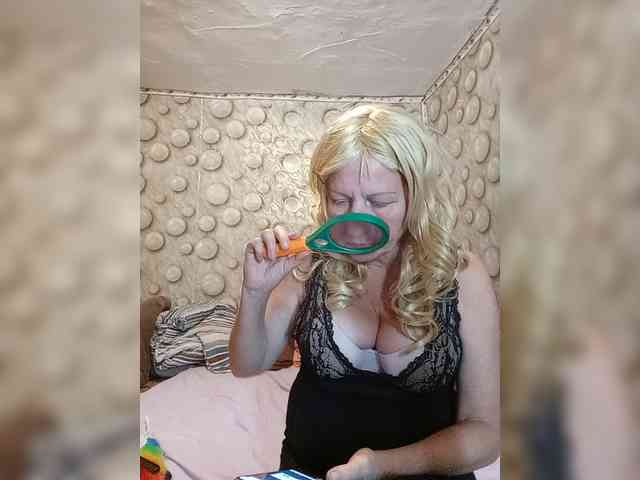 FameLara webcam