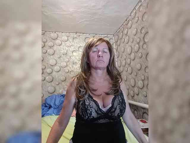 FameLara webcam