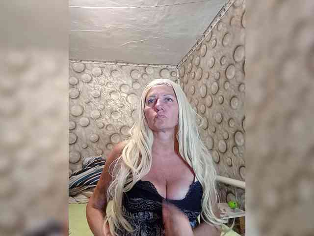 FameLara webcam