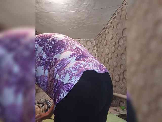 FameLara webcam