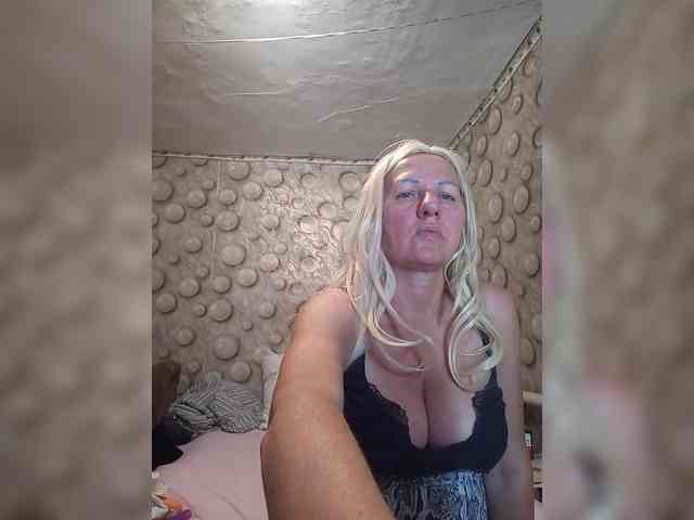 FameLara webcam