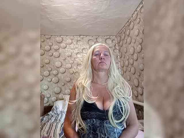 FameLara webcam