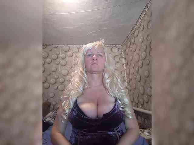 FameLara webcam