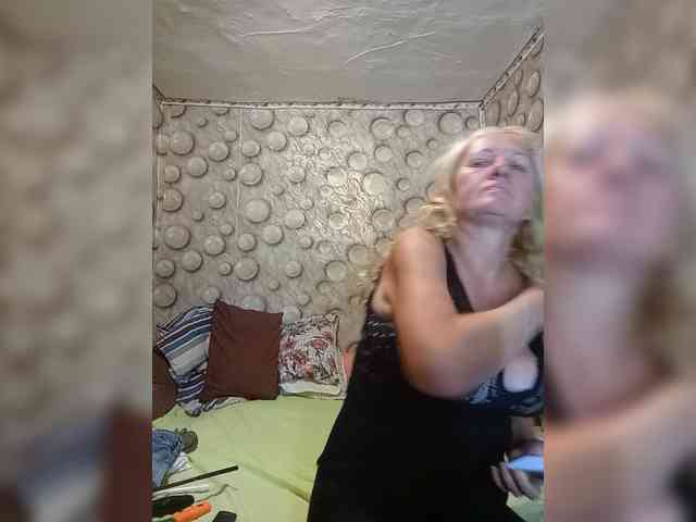 FameLara webcam